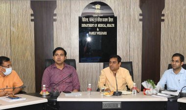 चिकित्सा सचिव ने ली विभागीय अधिकारियों के साथ बैठक, योजनाओं पर की विस्तार से चर्चा