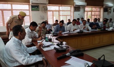 अधिकारी अपनी कार्यशैली में लायें परिवर्तन अन्यथा होंगे जिला बदर : पर्यटन मंत्री