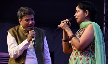 हुनर हाट में चला सुरेश वाडेकर के ‘चप्पा-चप्पा चरखा’ का जादू