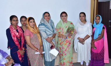 महिला एवं बाल विकास मंत्री ने सुनीं आमजन की समस्याएं