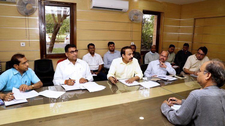 भू-अभिलेखों के डिजिटलाइजेशन के कार्यों में गति लाएं - राजस्व मंत्री