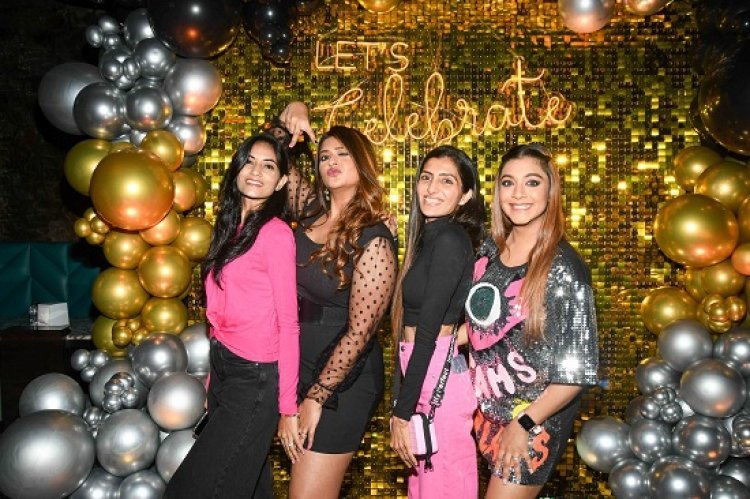 स्मिता गोंडकर ने बिग बॉस मराठी के सभी प्रतियोगियों और बिग बॉस हिंदी के दोस्तों के लिए रीयूनियन बैश की मेजबानी की