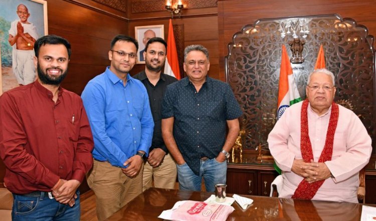 राज्यपाल कलराज मिश्र ने निर्देशक अभिषेक दुधैया का किया सम्मान