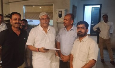 घण्टियाला के ग्रामवासियों ने केंद्रीय मंत्री शेखावत को सौपा ज्ञापन