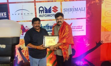 सुप्रीमो ट्रॉफी: शिवसेना नेता संजय राउत, गृहनिर्माण मंत्री जितेंद्र आव्हाड,  क्रिकेटर प्रवीण आमरे व अमित दानी ने उपस्थिति दिखाई