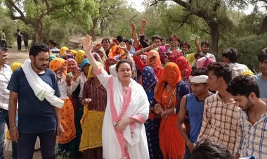 शराबबंदी के मतदान को लेकर पूनम अंकुर छाबड़ा ने बाटे पीले चावल