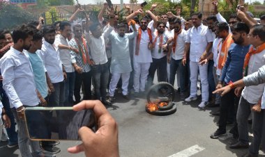 भाजयुमो का कलेक्ट्रेट पर प्रदर्शन