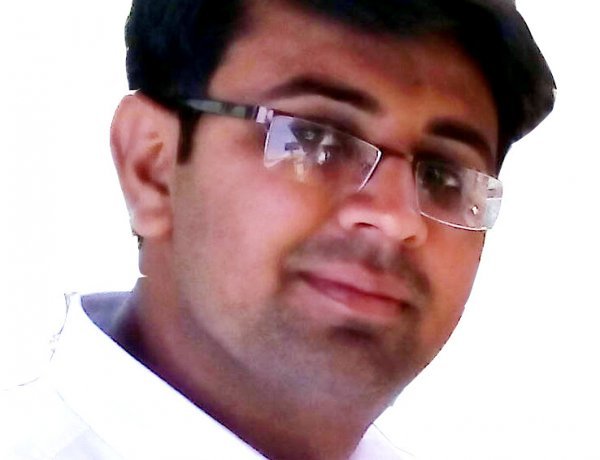 सूना-सूना लग रहा, बिन पेड़ों के गाँव ; पंछी उड़े प्रदेश को, बांधे अपने पाँव ।।