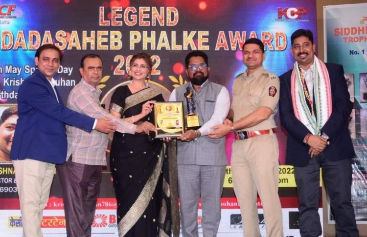 'लीजेंड दादा साहेब फाल्के अवार्ड्स -2022' द्वारा 'मुंबई तरंग'के संपादक व पत्रकार दिलीपभाई पटेल सम्मानित