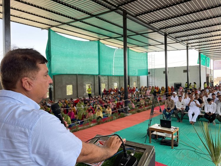 किताबों से दोस्ती करें विद्यार्थी ये लक्ष्य तक पहुंचाएगा- हरीश चौधरी