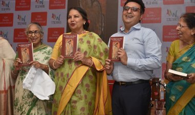 शबाना आज़मी ने किया मदरहुड पर बेस्ड 'द ओल्डेस्ट लव स्टोरी ' बुक को लॉन्च