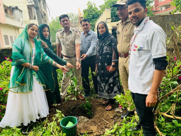 मैहर फाउंडेशन ने पेड़ लगाकर 'सेव ट्री सेव अर्थ' का दिया संदेश 