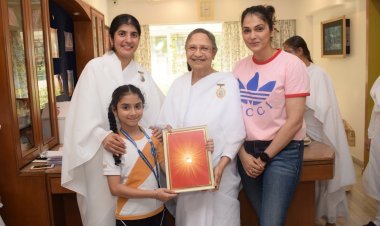 ईशा कोप्पिकर ने अपनी बेटी रियाना के साथ बाल दिवस मनाया