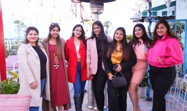 मॉडल रिया सिंह ने किया अपनी बुक "दी पोर्टल बिटवीन डार्कनेस एन्ड लाइट" का विमोचन