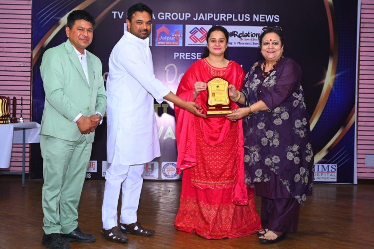 पूनम अंकुर छाबड़ा को नारी शक्ति स्वरूपा अवार्ड से नवाजा