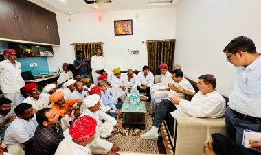 पूर्व मंत्री चौधरी ने निवास पर जनसुनवाई कर आमजन के अभाव अभियोग सुने