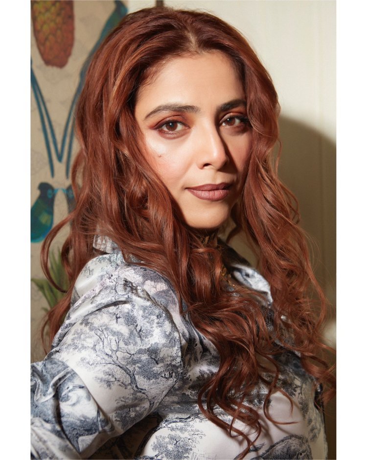 फ़िल्म त्रिदेव की एक्ट्रेस सोनम ने वाइट को-ऑर्डस में बिखेरा अपना जलवा