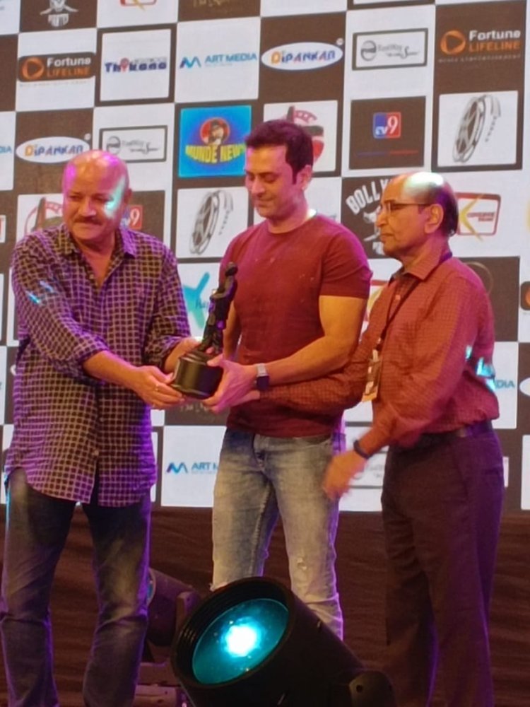 अभिनेता राजा गुरु को श्रेष्ठ अभिनेता के सम्मान से नवाज़ा गया