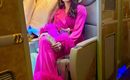 एक लाख का आउटफिट पहनकर एयरपोर्ट पर कहर बरपाती उर्वशी रौतेला