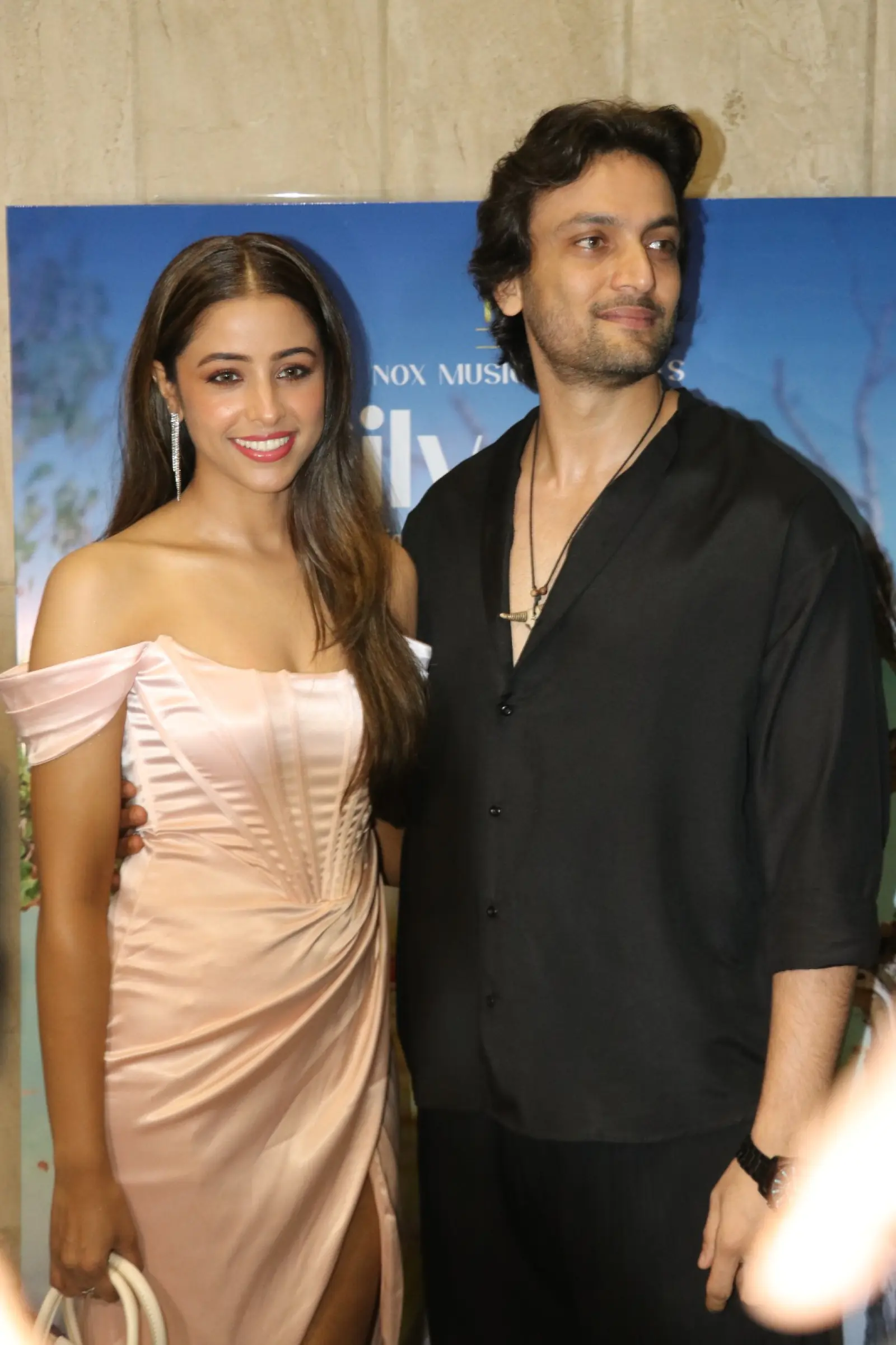 निर्माता अजय सोनी के म्युज़िक वीडियो 'सिलवटें' में खुशबू और अरहान की खूबसूरत केमिस्ट्री