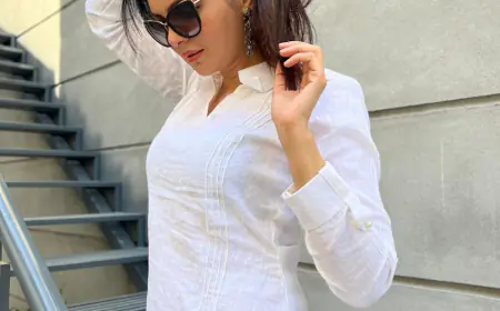 सफेद कुर्ती में इहाना ढिल्लों का चुंबकीय अवतार