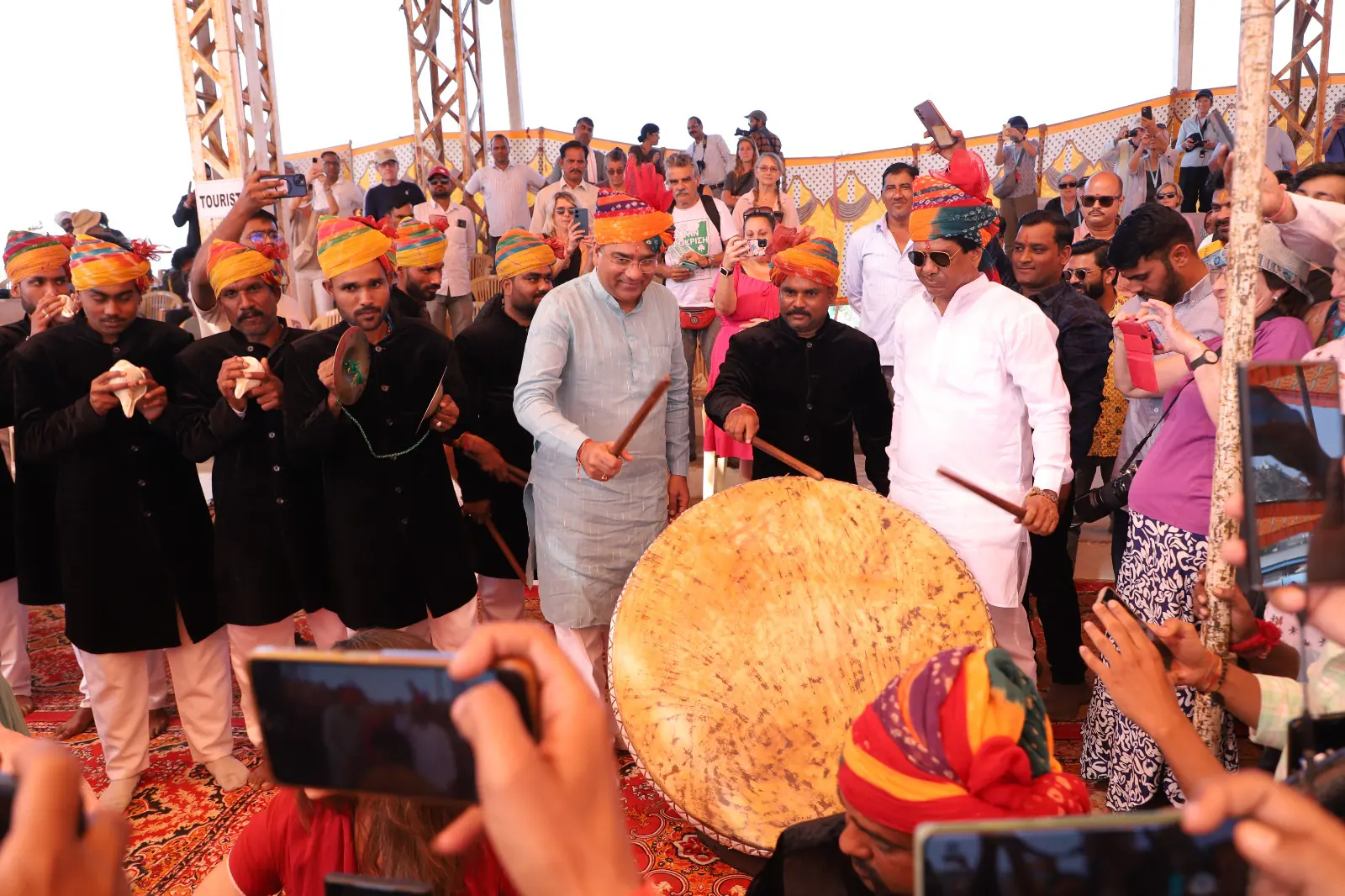 श्री पुष्कर मेला 2024 का ध्वजारोहण के साथ भव्य शुभारंभ, सांस्कृतिक और खेलकूद आयोजनों से रौनक