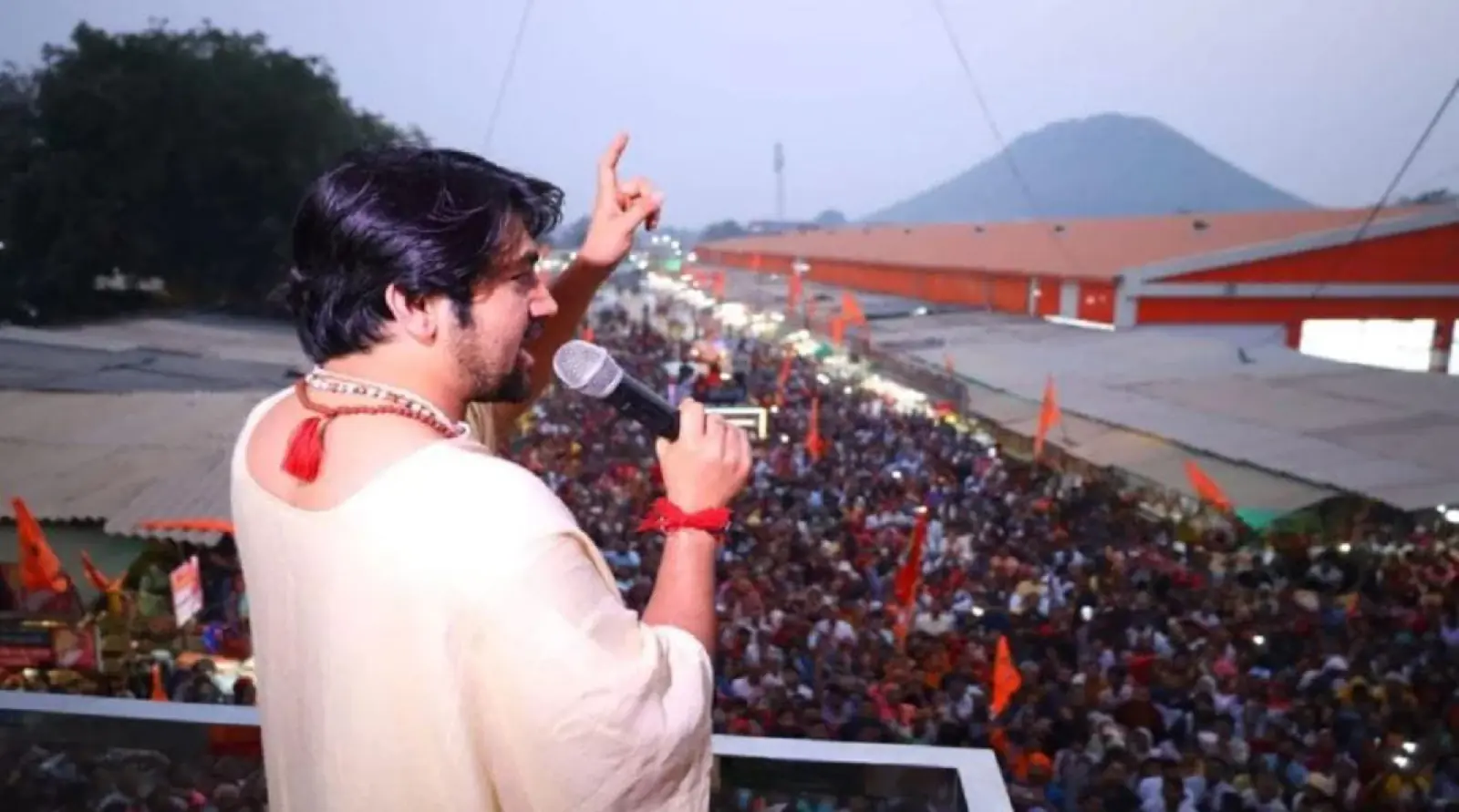 बागेश्वर बाबा की गूंज: 'जात-पात की विदाई, हिंदू भाईचारे की शुरुआत', जुटे लाखों भक्त