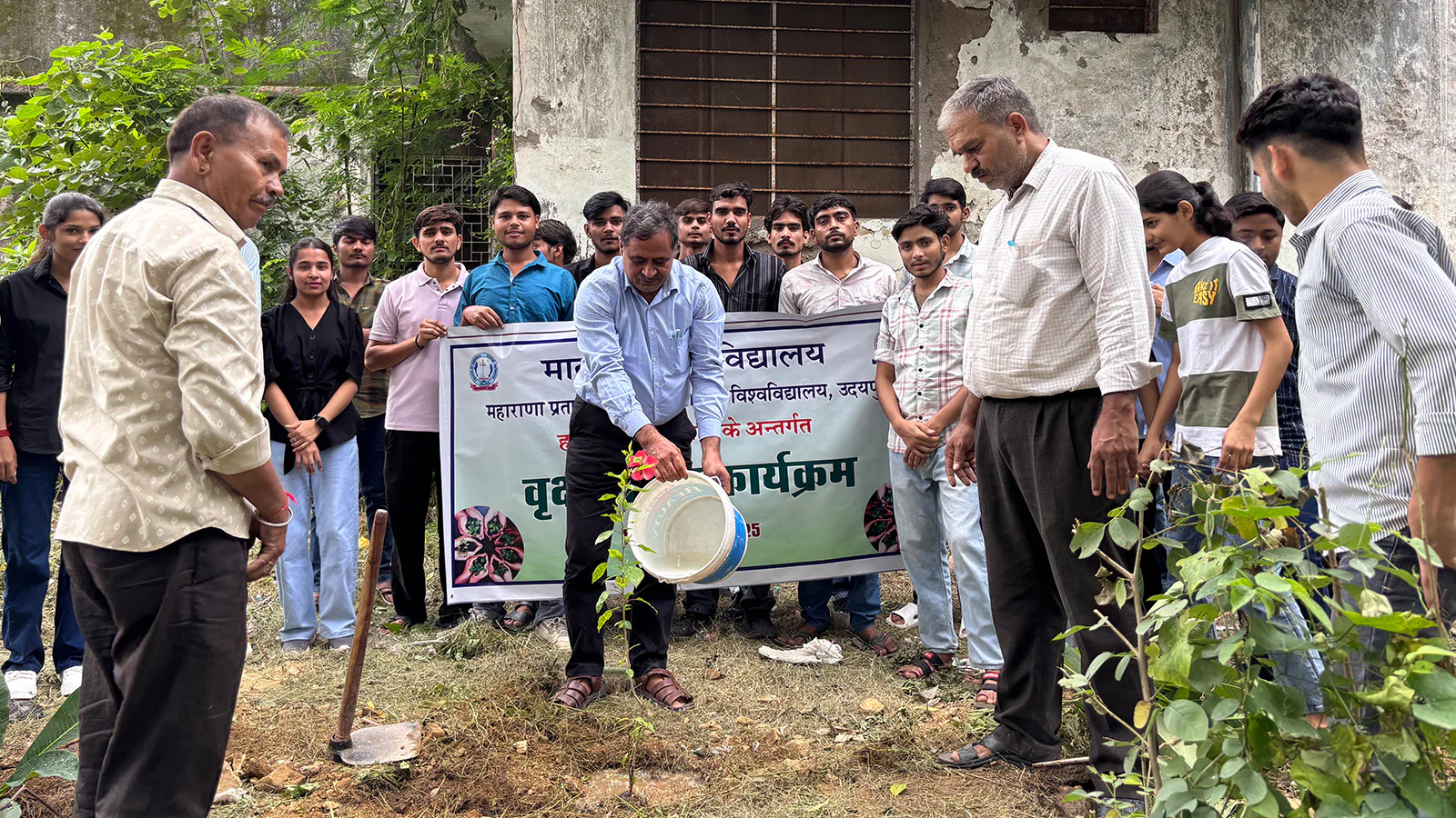 मात्स्यकी महाविद्यालय में ‘हरियालो राजस्थान’ अभियान के तहत हुआ वृक्षारोपण, छात्रों ने लिया संरक्षण का संकल्प