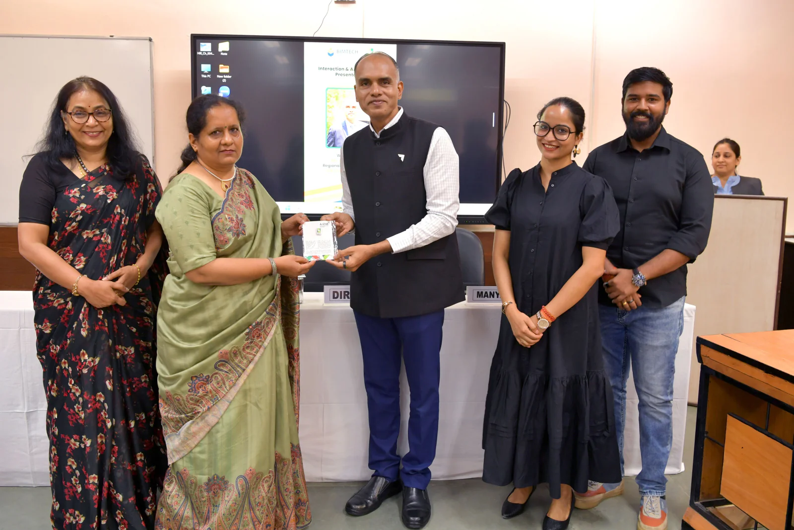 बिमटेक को AACSB से नवाचार और नेतृत्व के लिए अंतरराष्ट्रीय सम्मान, पूर्व छात्रा मान्या झा की उद्यमिता को भी मिली वैश्विक पहचान