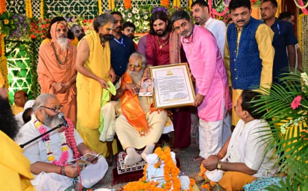 संतों के आशीर्वाद से गदगद हुए शिंदे गुट के शिवसेना के मुख्य राष्ट्रीय समन्वयक डॉ वर्मा